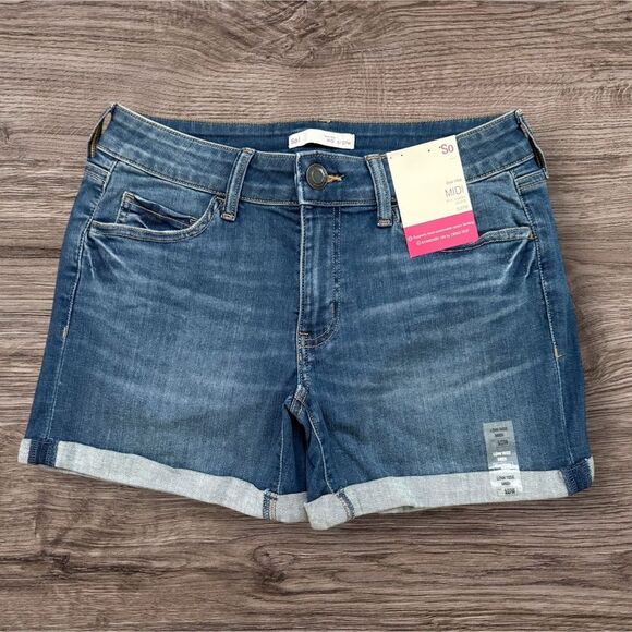 SO Women's Rolled Hem Blue Denim Shorts Size 5/27W NWT - Picture 1 of 10